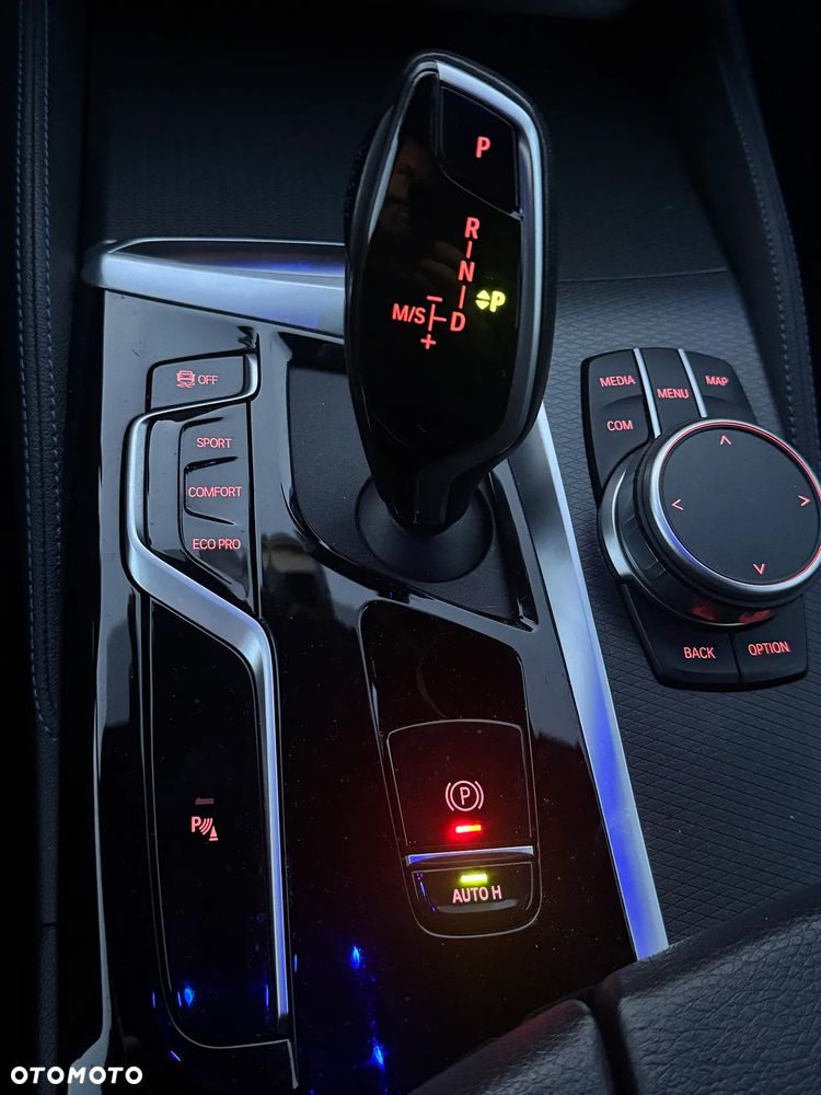 BMW Seria 5 520d M Sport - 8