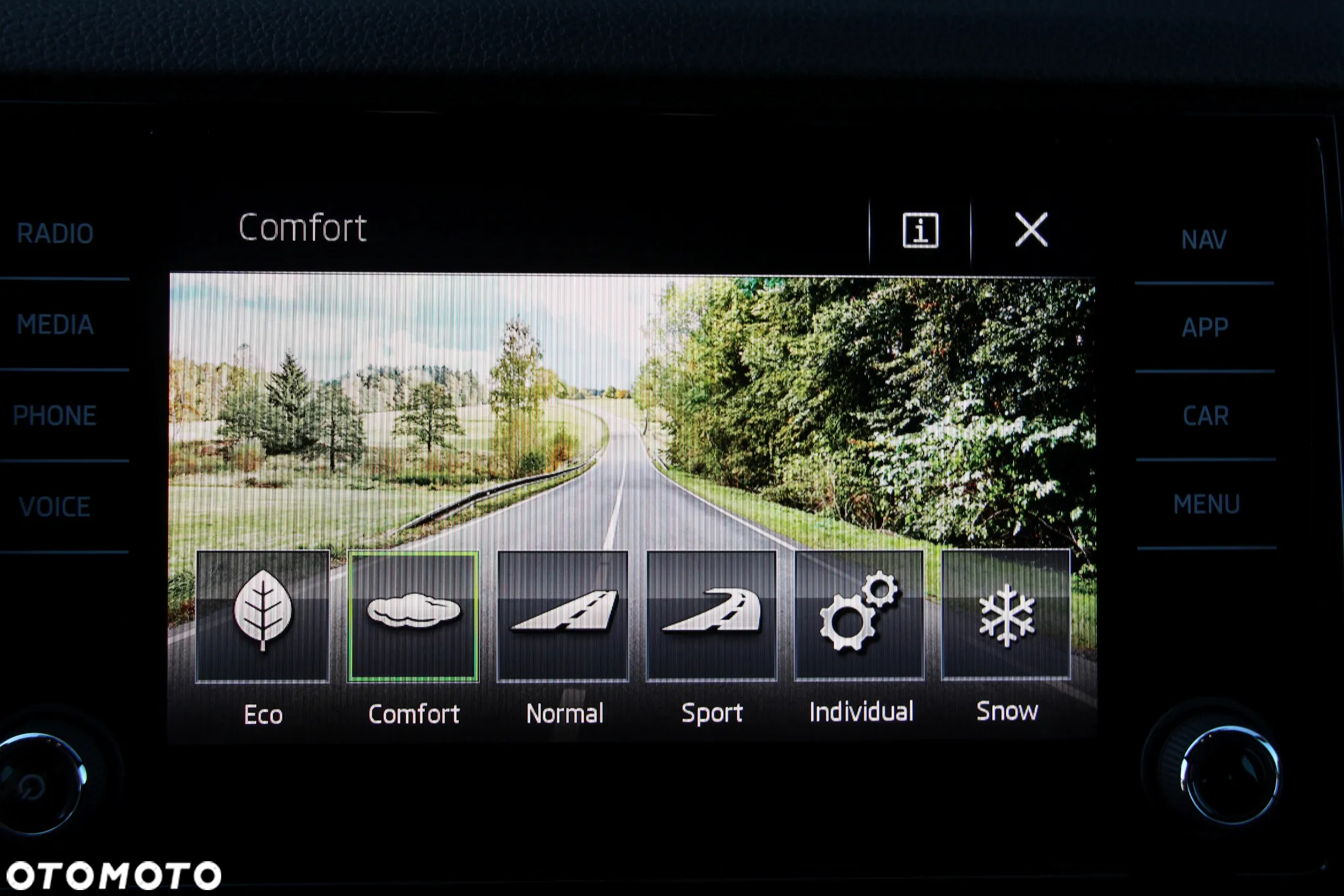 Skoda Karoq 2.0 TSI 4x4 Sportline DSG - 24