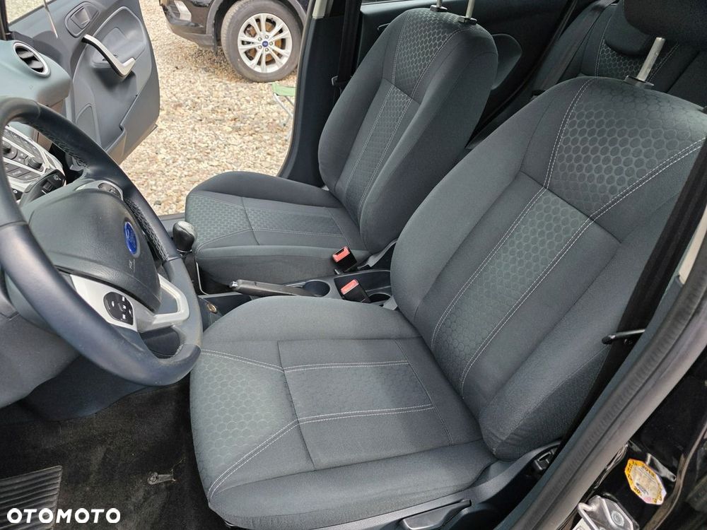 Ford Fiesta - 12
