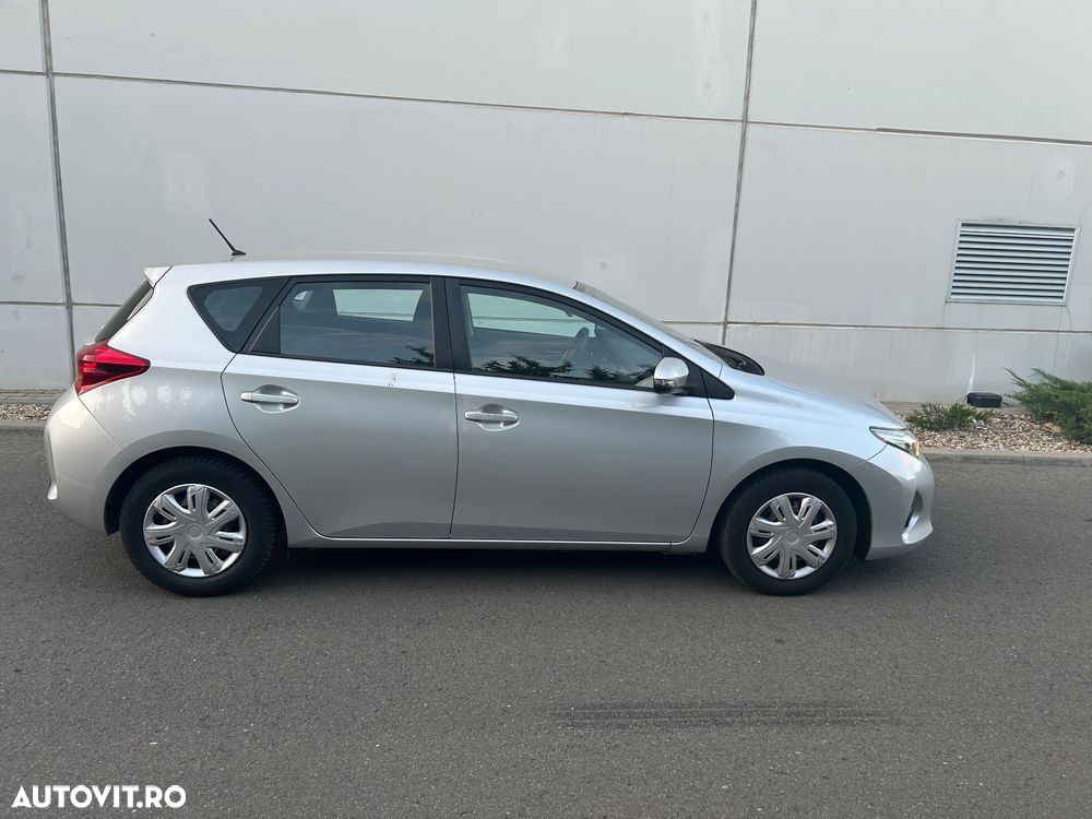 Toyota Auris 1.33 Dual-VVT-i - 9