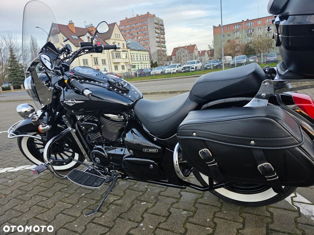 Suzuki Intruder - 4