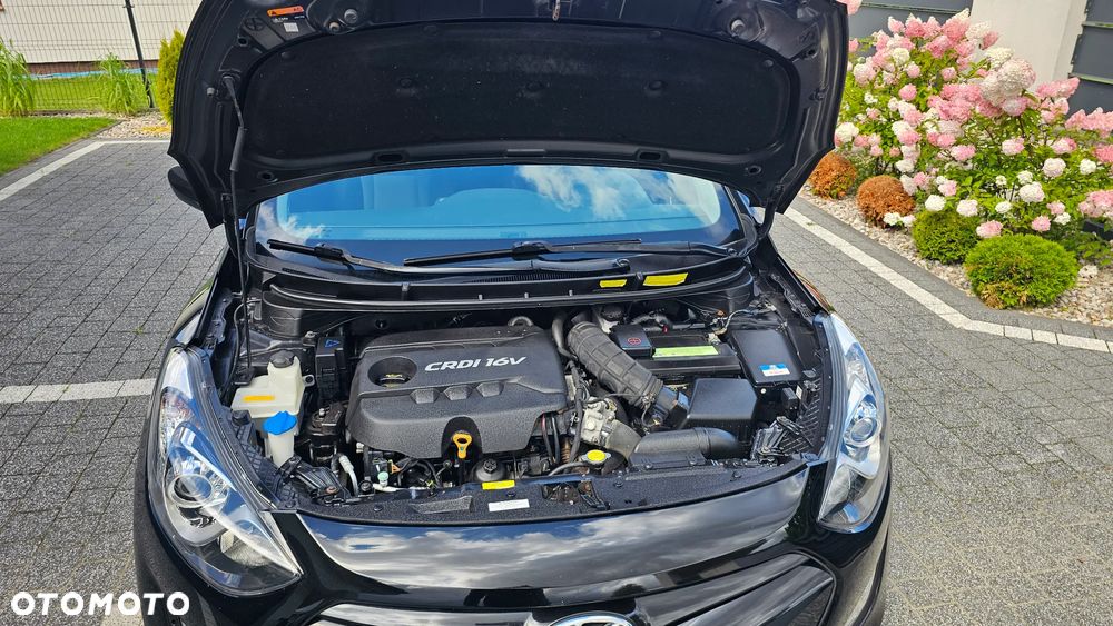 Hyundai i30 blue 1.6 CRDi Trend - 12