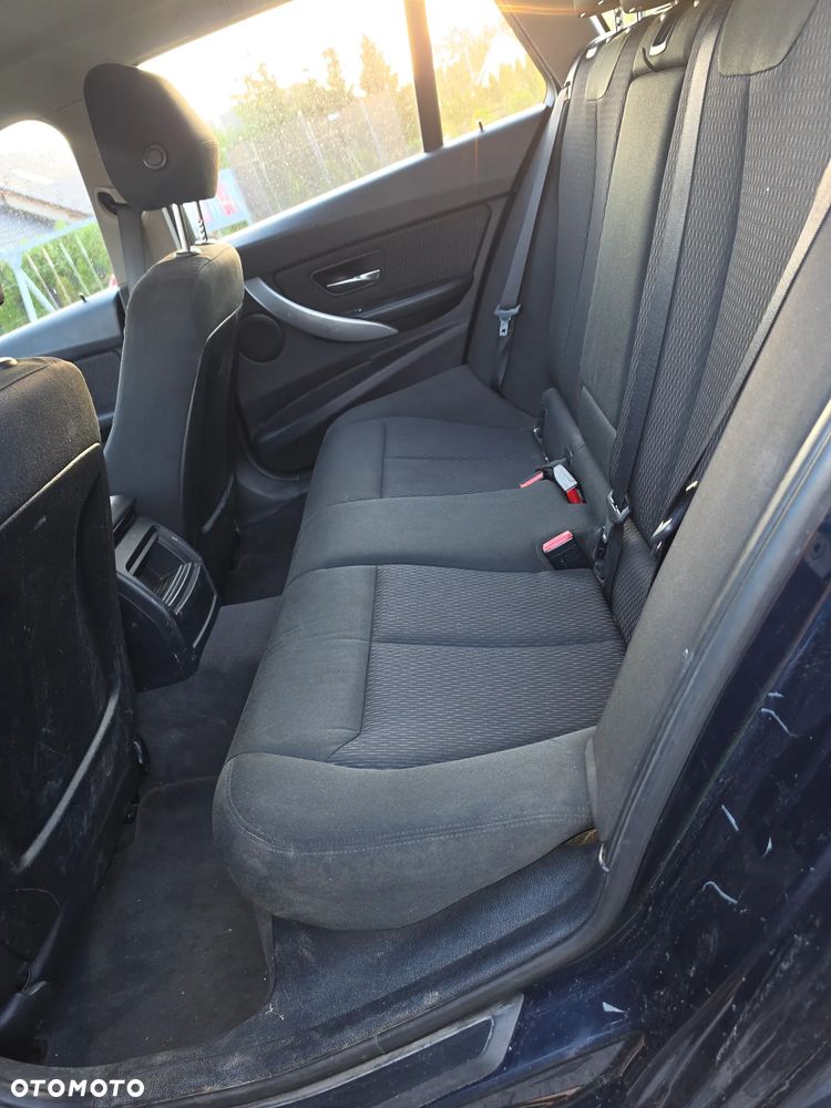 BMW Seria 3 320d xDrive - 12