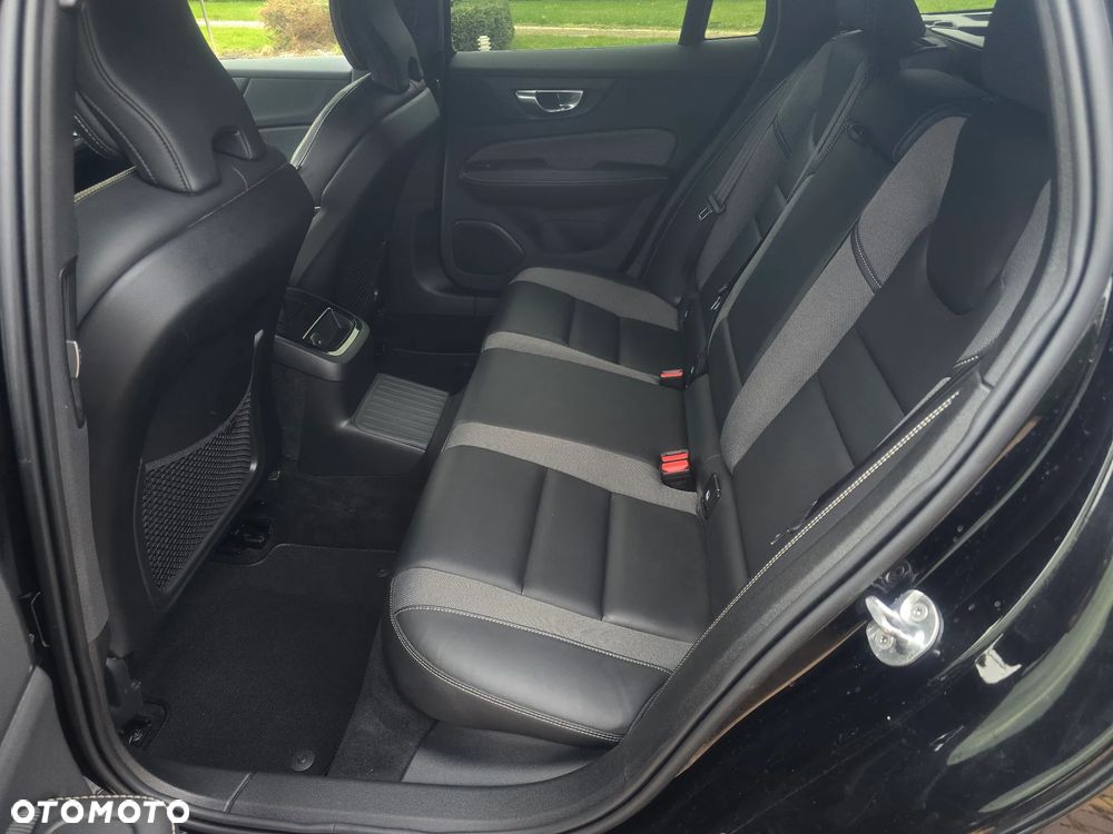 Volvo V60 T6 AWD Plug-In Hybrid Inscription Expression - 32