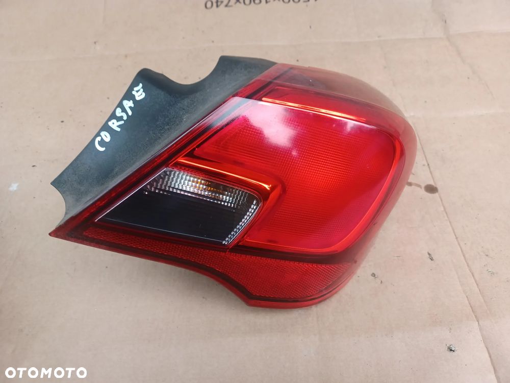 LAMPA TYLNA PRAWA OPEL CORSA E 3D - 1