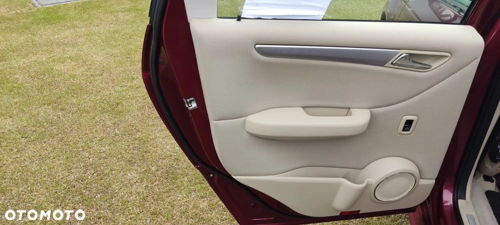 Mercedes-Benz Klasa B 180 CDI Autotronic - 11