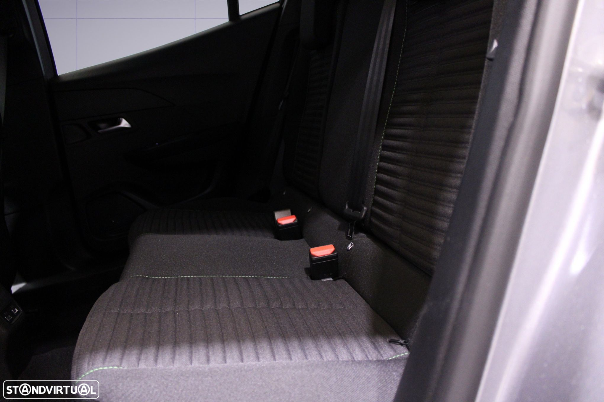 Peugeot e-2008 50 kWh Active - 11