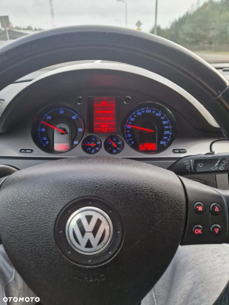 Volkswagen Passat Variant 1.9 TDI DPF BlueMotion - 7