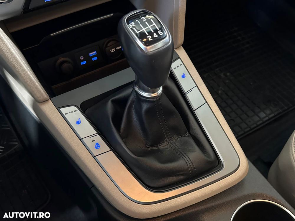 Hyundai Elantra - 17