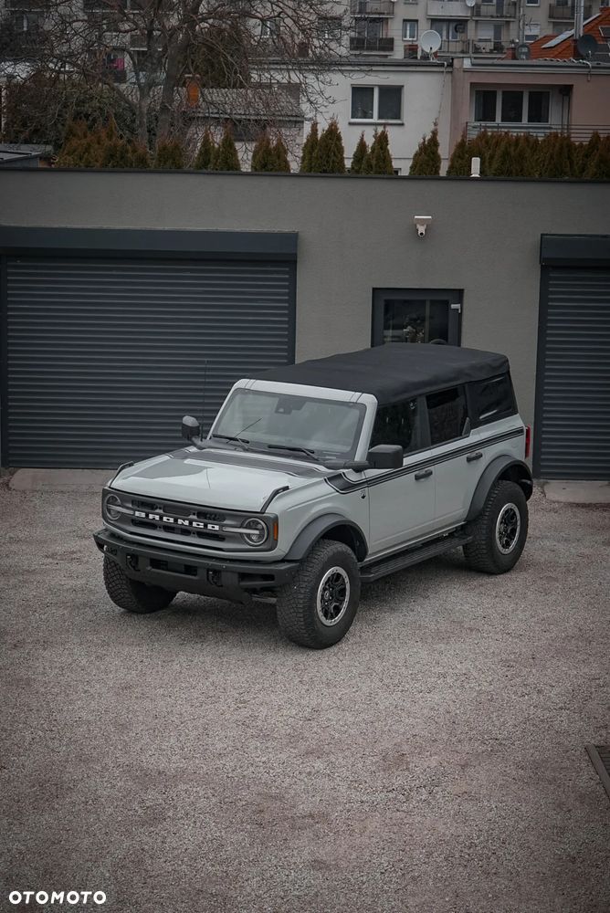 Ford Bronco - 12