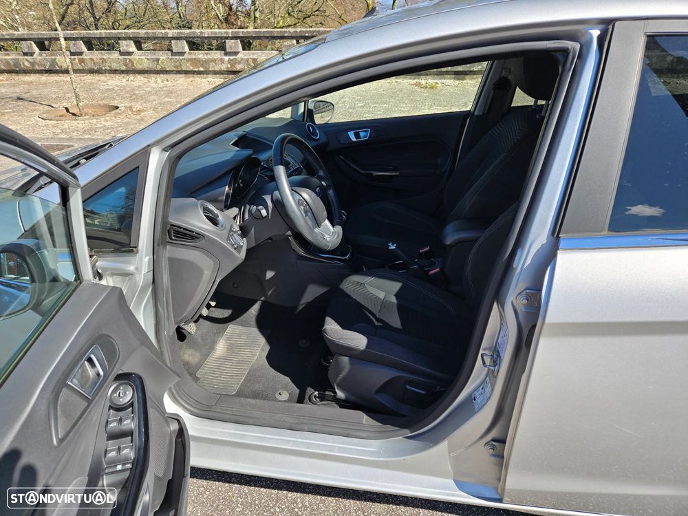Ford Fiesta 1.0 T EcoBoost Titanium - 25