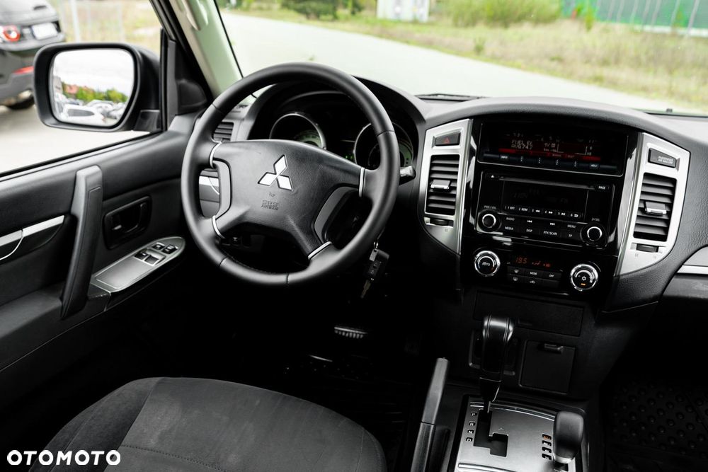 Mitsubishi Pajero 3.2 DI-D Automatik Final Edition - 29