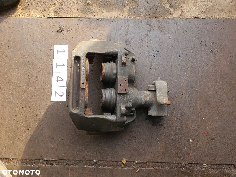 Mercedes Vario Tył lewy prawyZacisk hamulcowy demontaż - 10