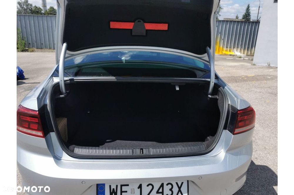 Volkswagen Passat 2.0 TDI EVO Essence - 3
