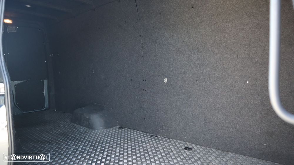 Mercedes-Benz Sprinter Outro - 18