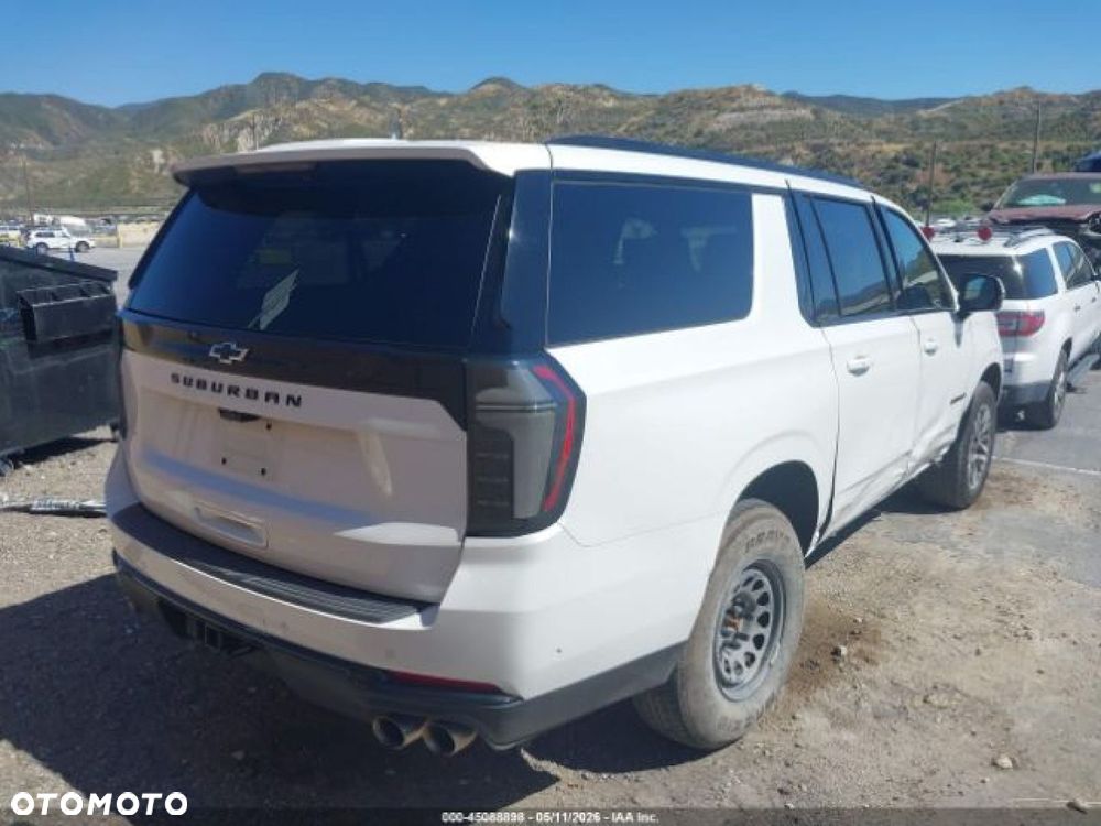 Chevrolet Suburban - 4