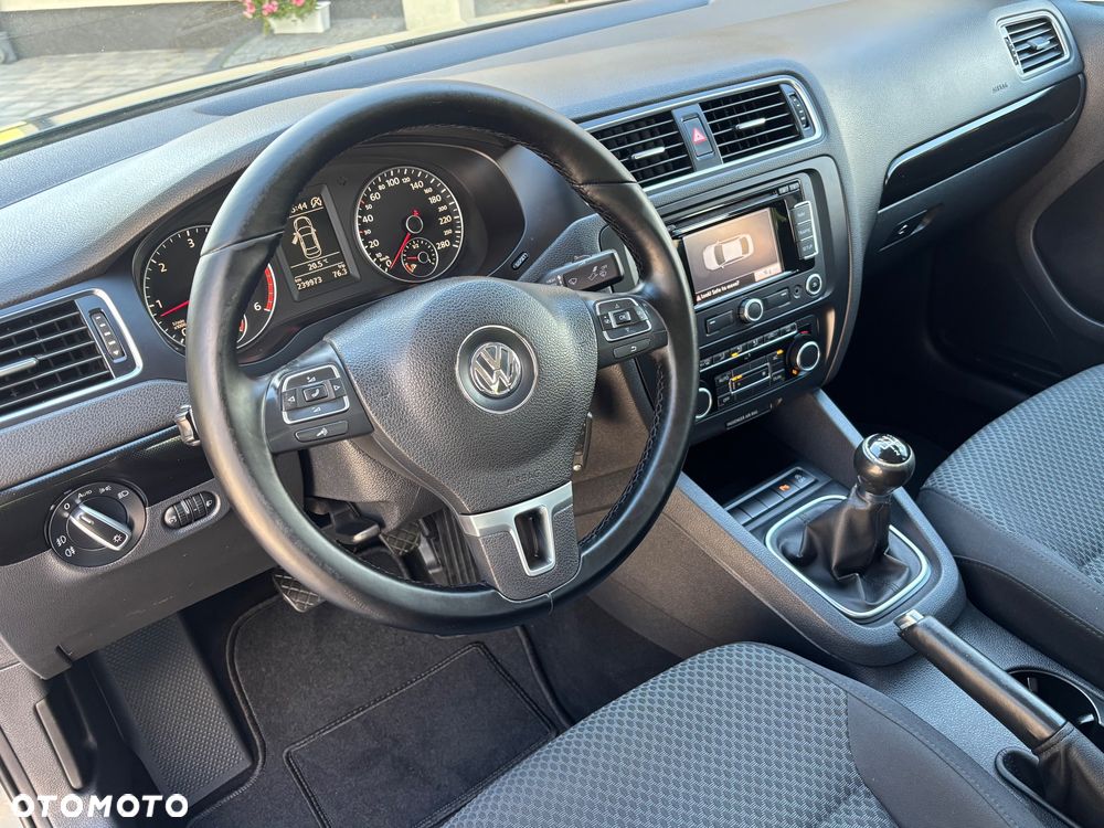 Volkswagen Jetta 1.6 TDI DPF Highline - 32