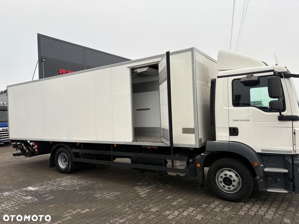 MAN TGM 15.250 / CHŁODNIA CARRIER / DZIELONA KOMORA / DMC 16.000kg / 385.000km przebiegu / WINDA / EURO 6 - 17