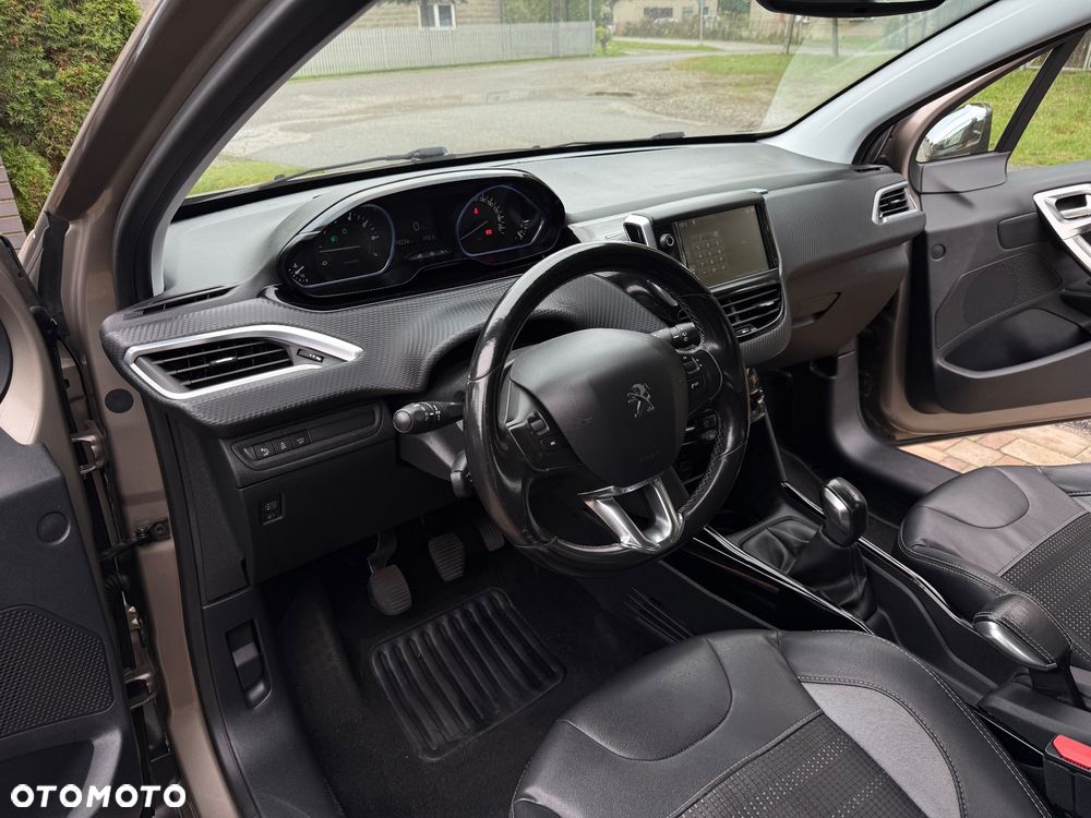 Peugeot 2008 1.2 Pure Tech Allure S&S - 7