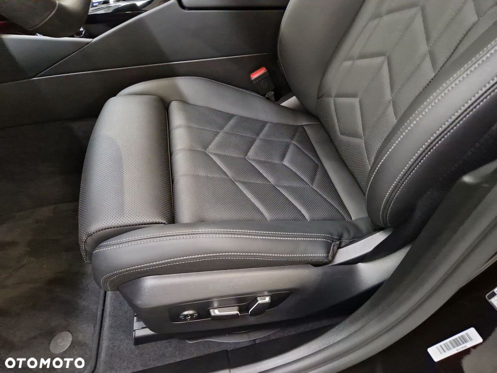 BMW Seria 5 520i mHEV M Sport - 24