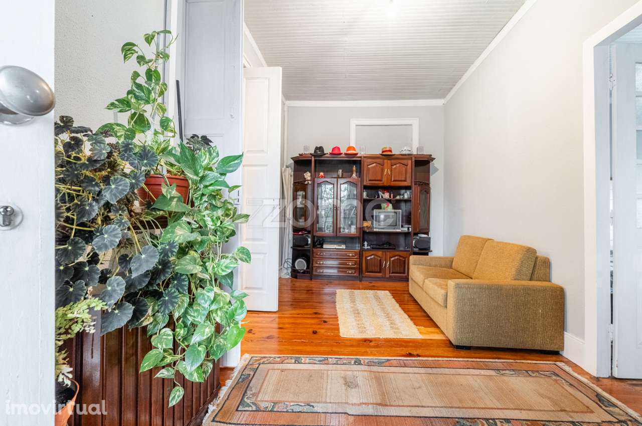 Prédio com habitação, serviços e garagem - Centro de Alfena, Valong... - Grande imagem: 4/41