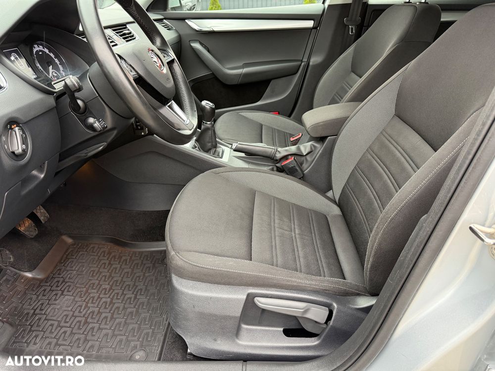 Skoda Octavia Combi Diesel 1.6 TDI Ambition - 14