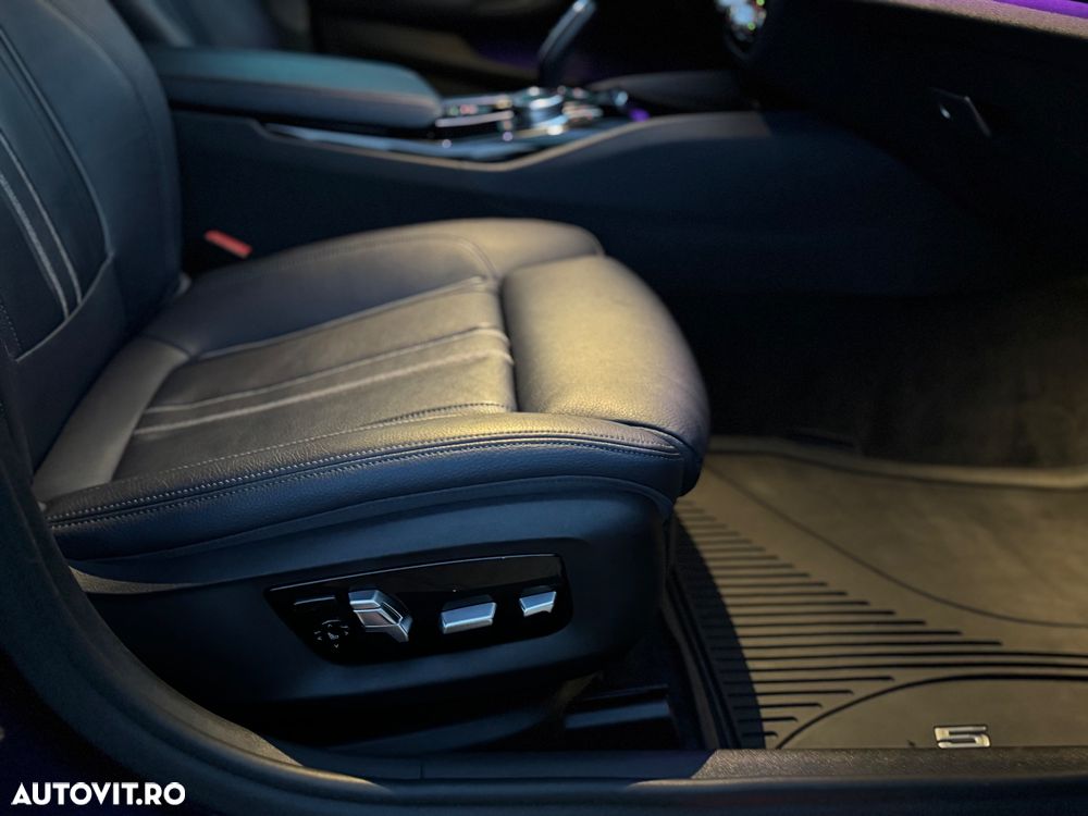 BMW Seria 5 530d xDrive AT - 30