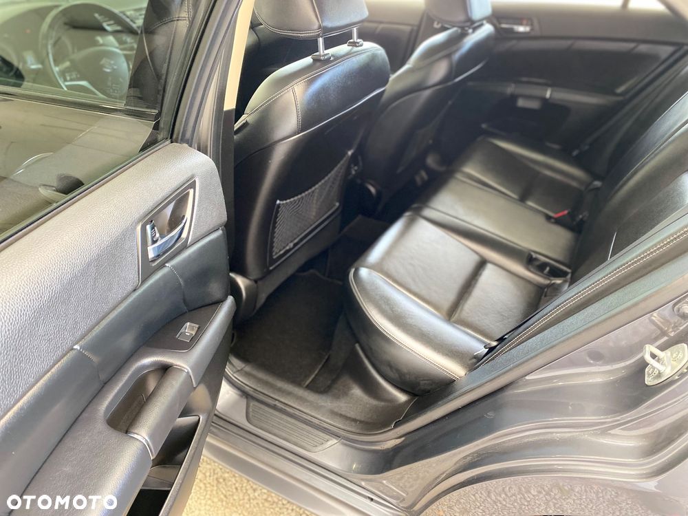 Suzuki Kizashi 2.4 Sport 4WD CVT - 14