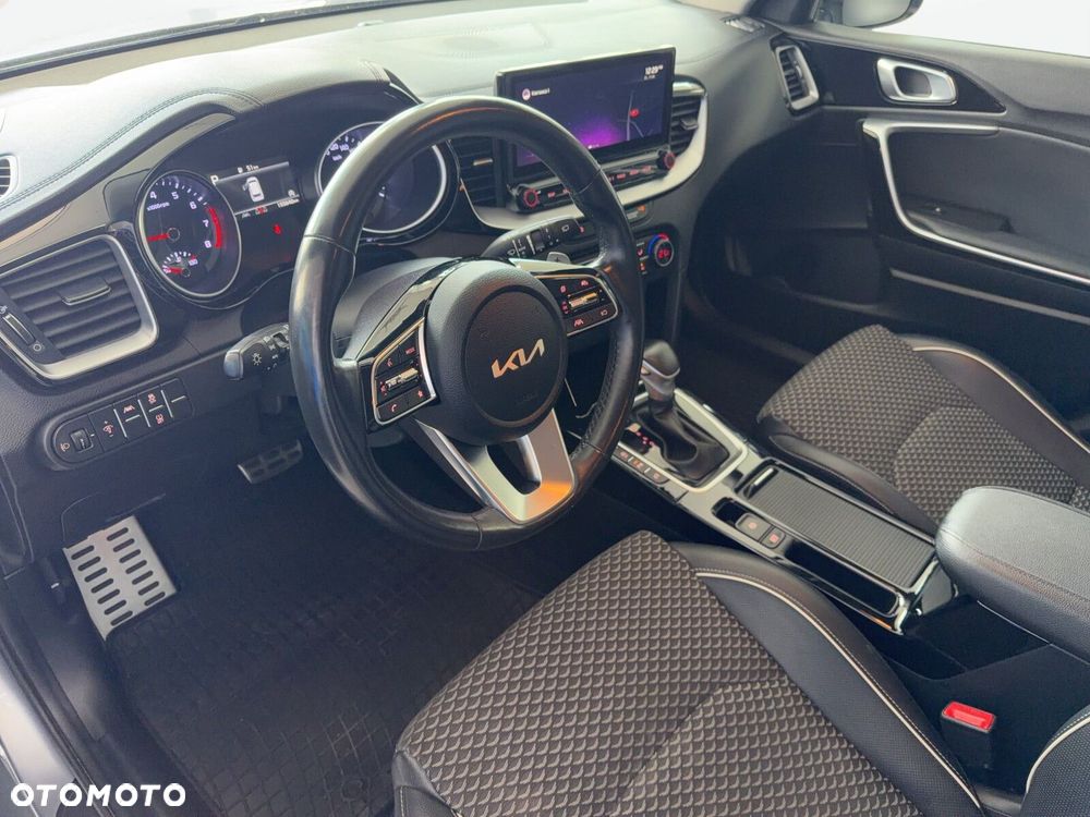 Kia Ceed - 10