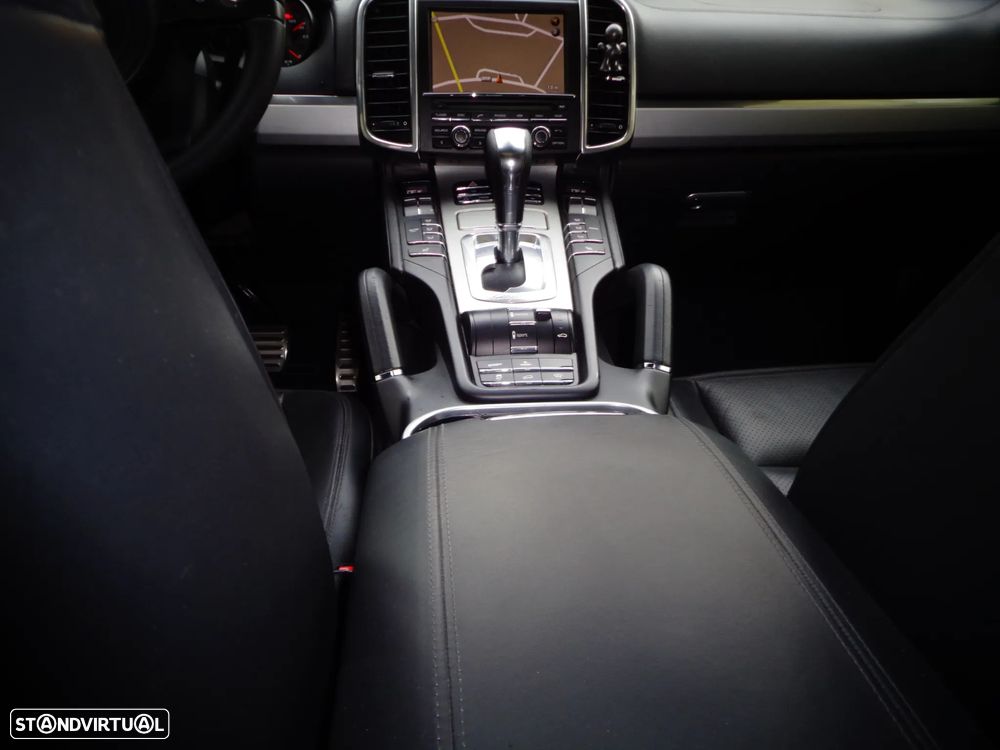 Porsche Cayenne S - 22