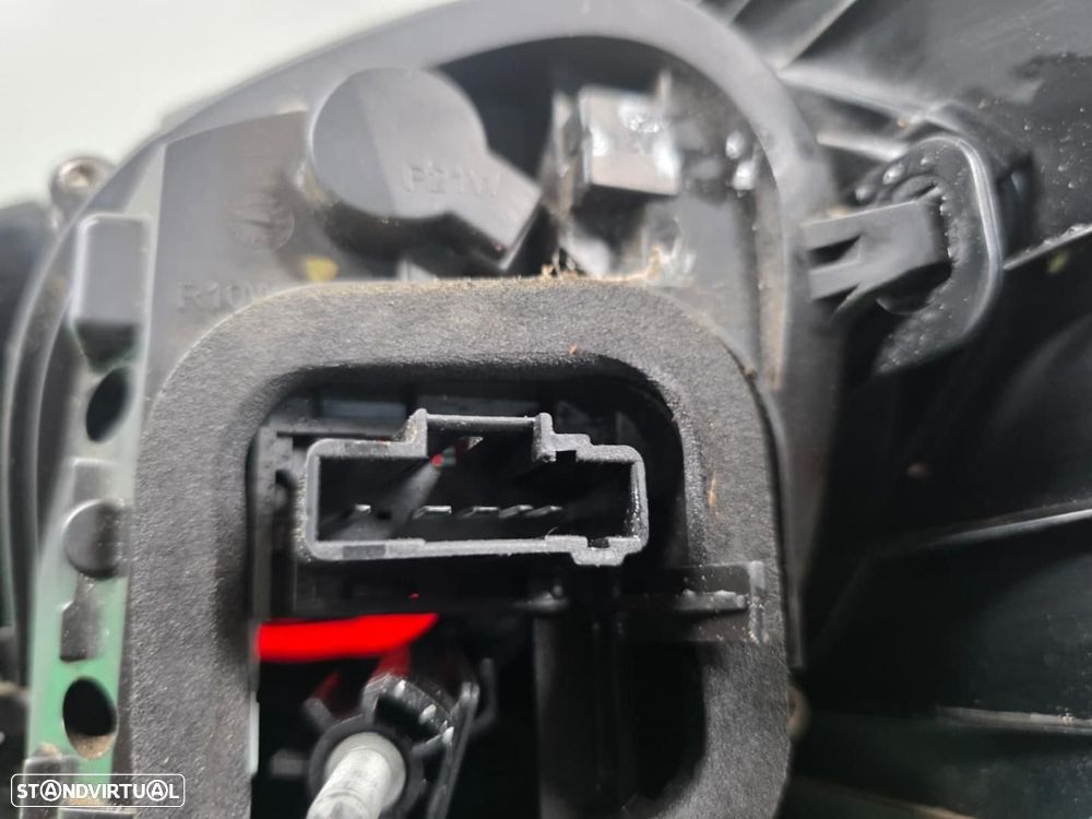 FAROLIM TRASEIRO ESQUERDO CITROEN C4 BERLINA - 2