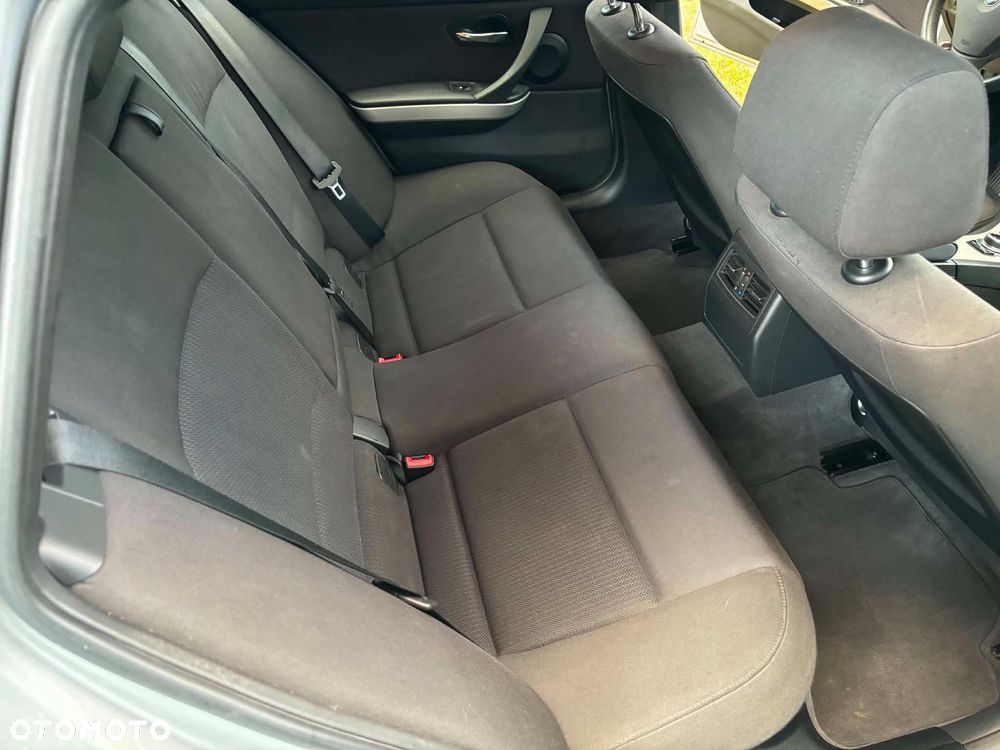 BMW Seria 3 318d DPF - 24