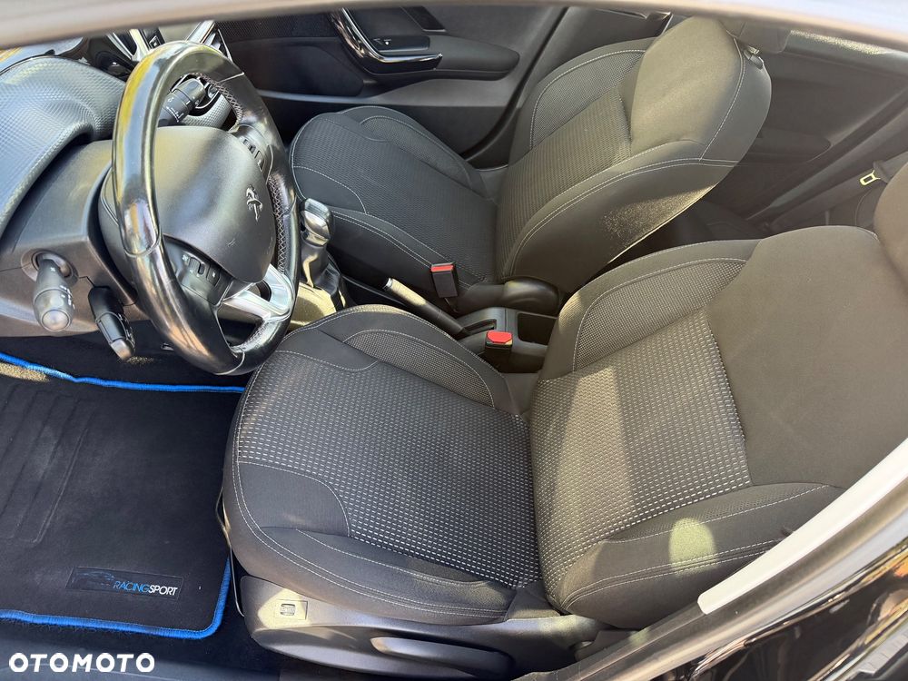 Peugeot 208 1.6 BlueHDi Allure S&S - 9