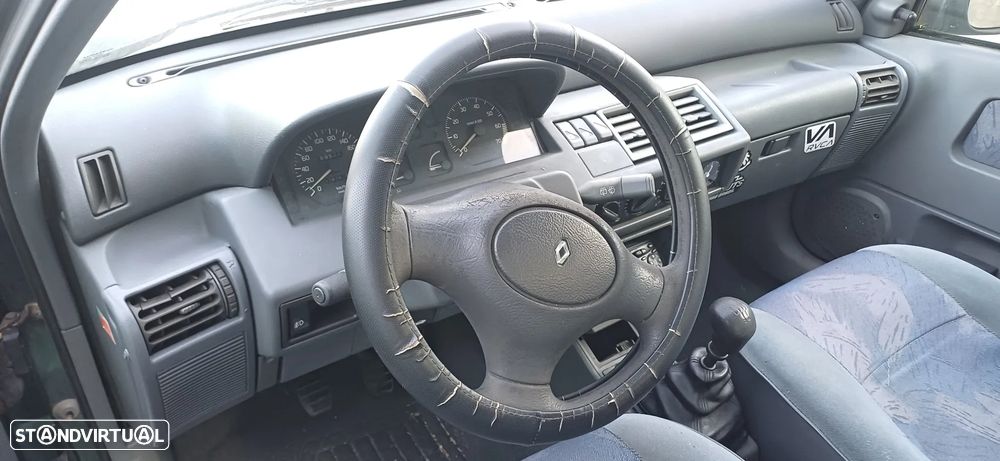 Renault Clio 1.2 RN - 12