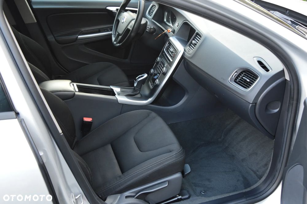 Volvo V60 D4 Geartronic Momentum - 6