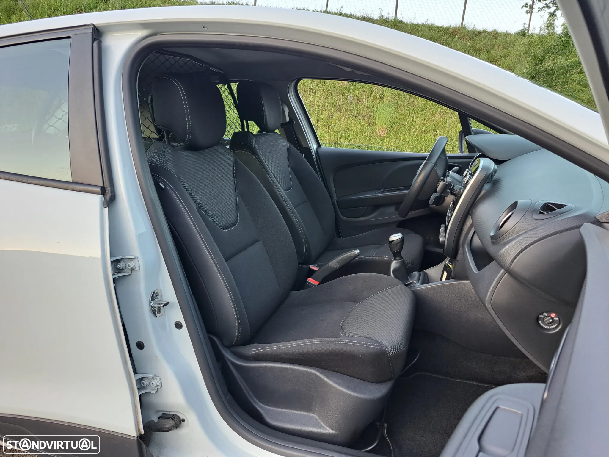 Renault CLIO - 13
