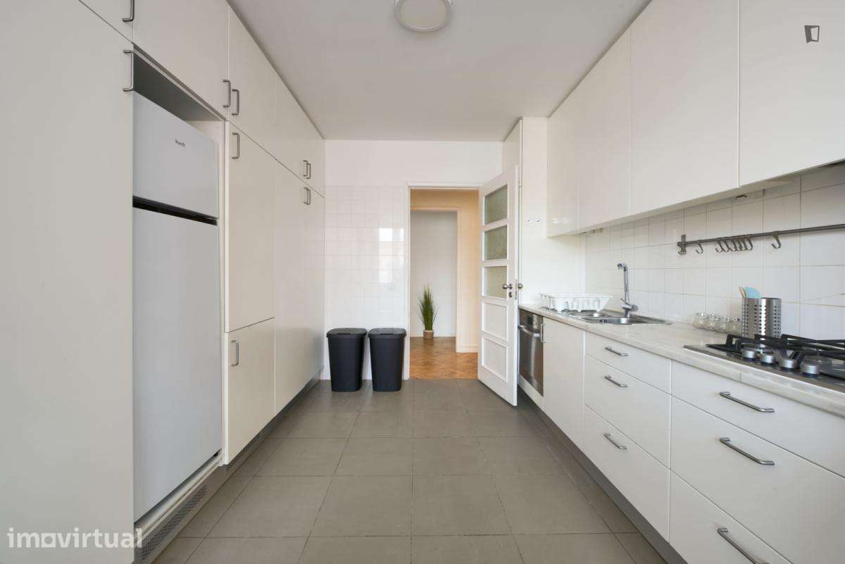 Quarto - localizado em Entrecampos Lisbon - Grande imagem: 2/52