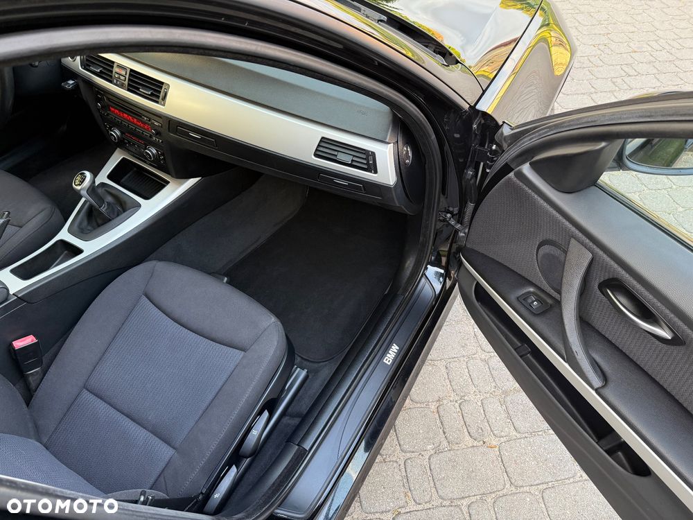 BMW Seria 3 320i - 17