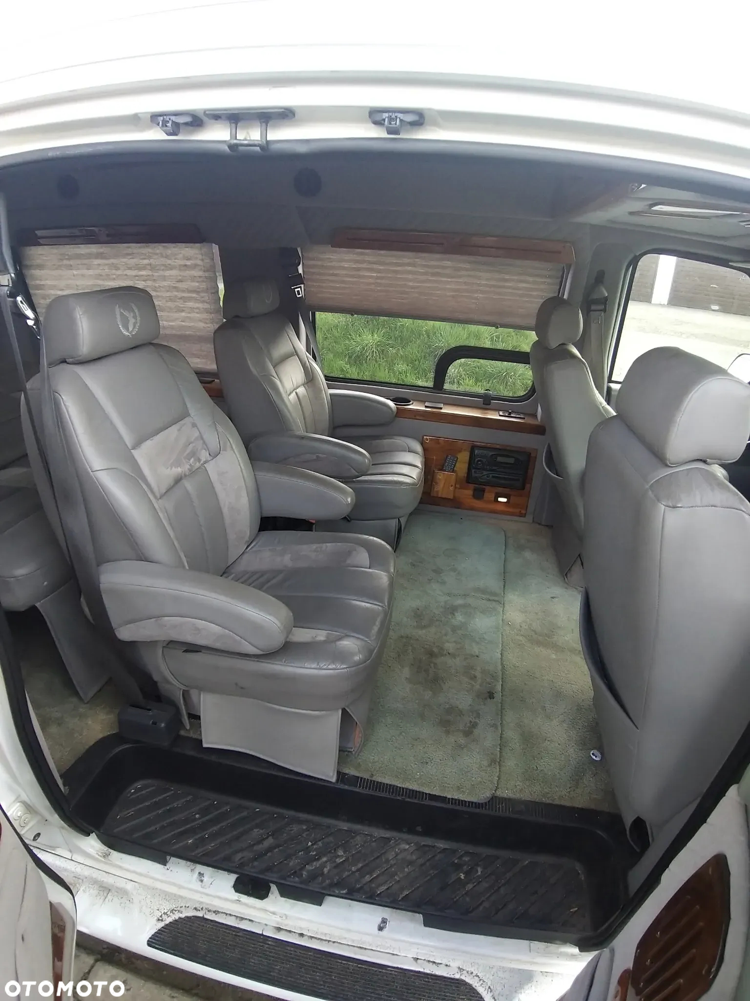 Ford Econoline - 11