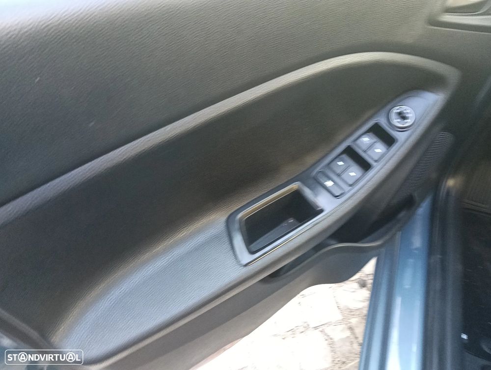 Hyundai i20 1.1 CRDi Comfort+Pack Look+JLL16 - 11