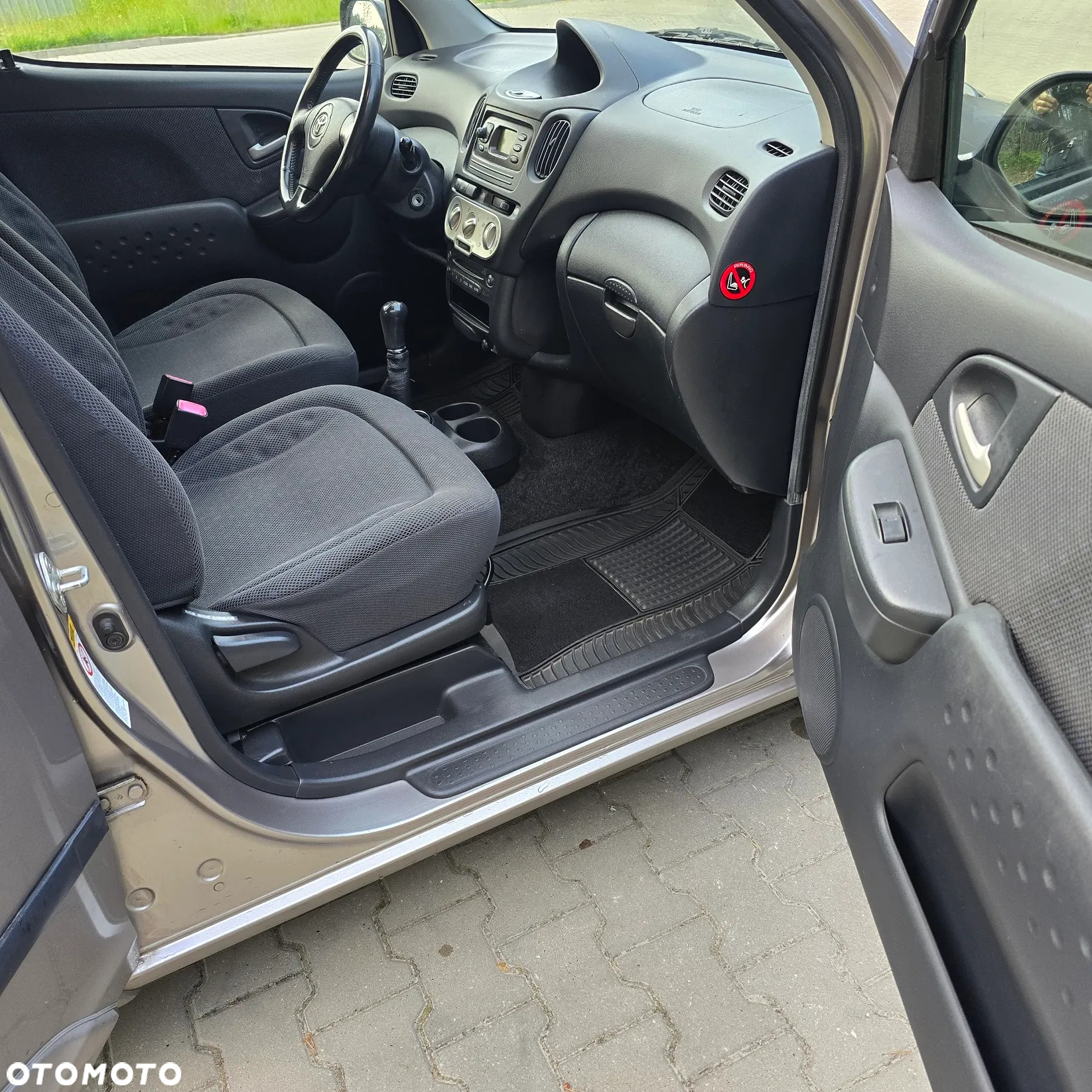 Toyota Yaris Verso 1.3 Sol - 11