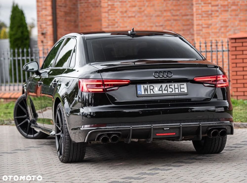 Audi A4 Limousine - 12