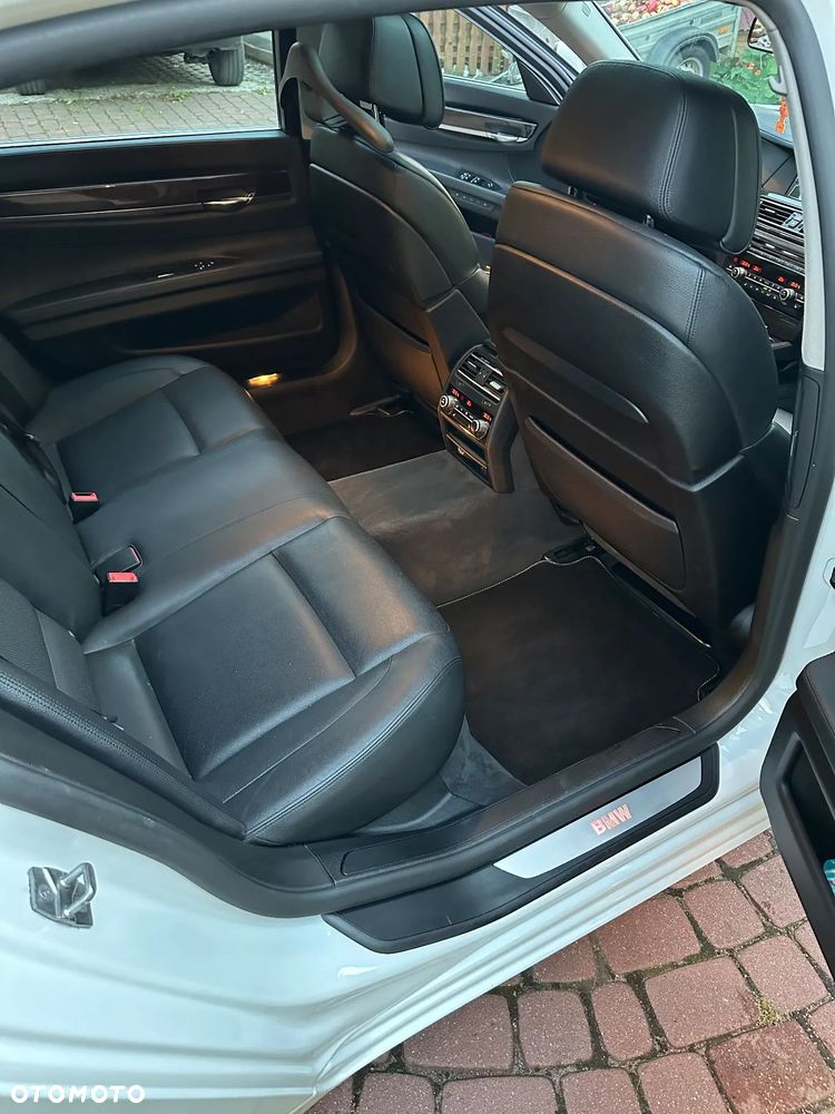 BMW Seria 7 740Li - 8