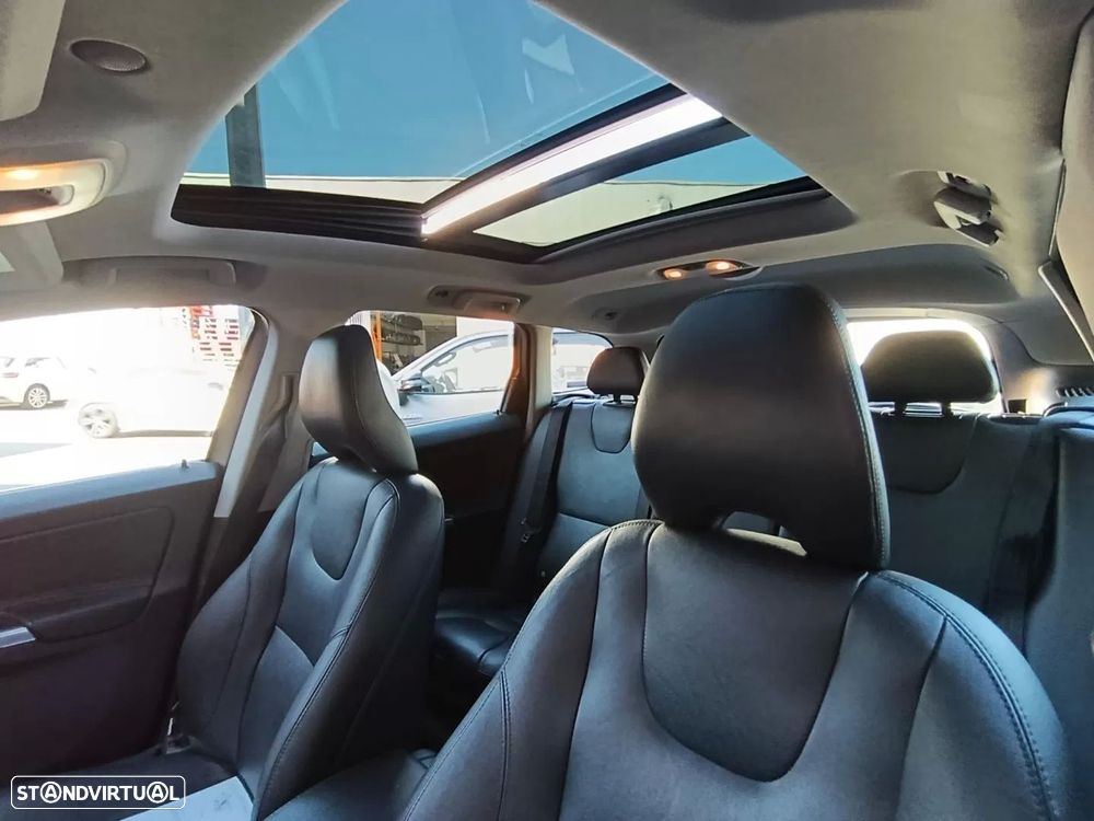 Volvo XC 60 2.0 D4 Momentum Geartronic - 21