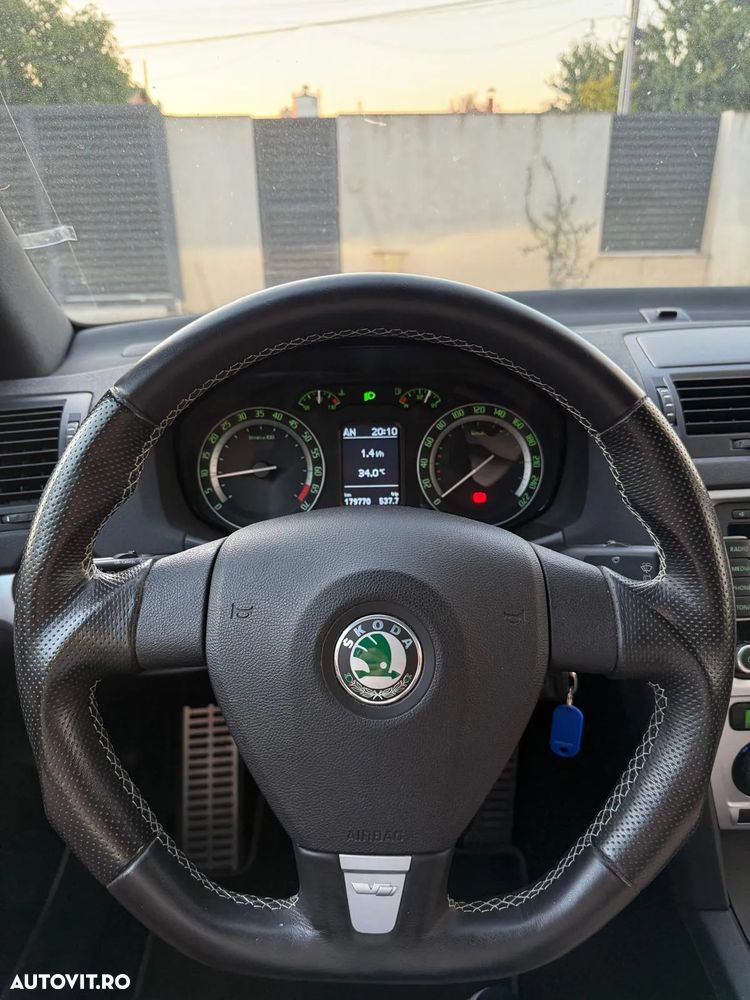Skoda Octavia Combi 2.0 TFSI RS - 12