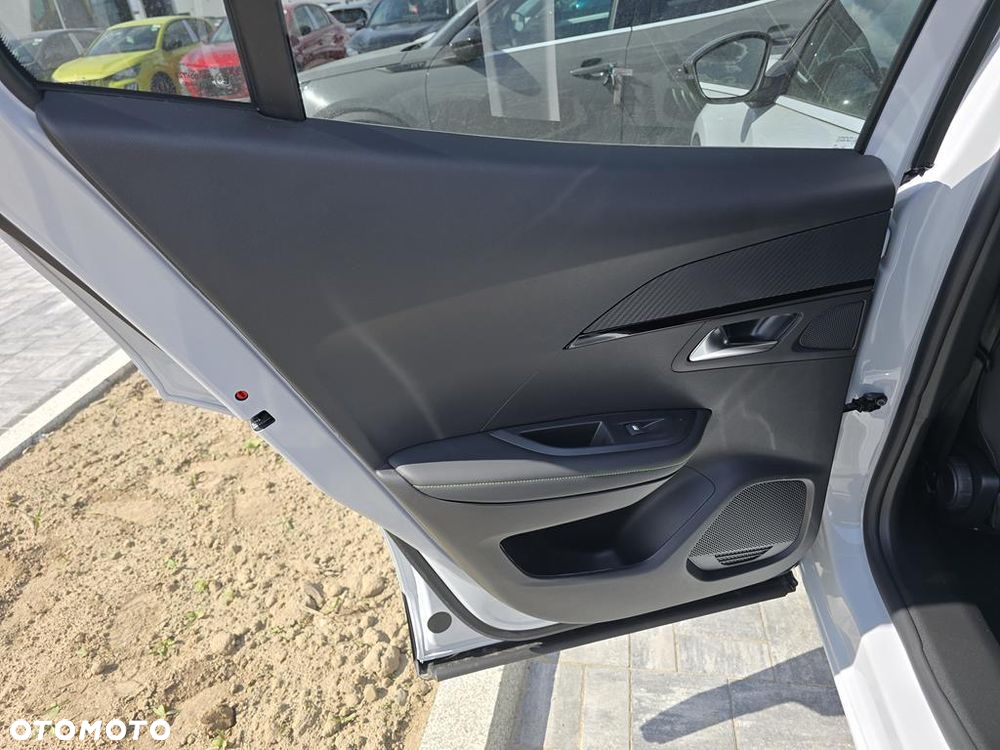 Peugeot 2008 PureTech mHEV GT e-DCS6 - 8