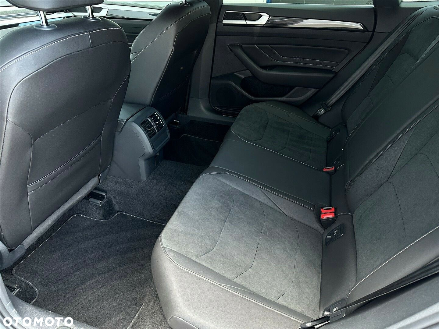 Volkswagen Arteon 2.0 TSI R-Line DSG - 11