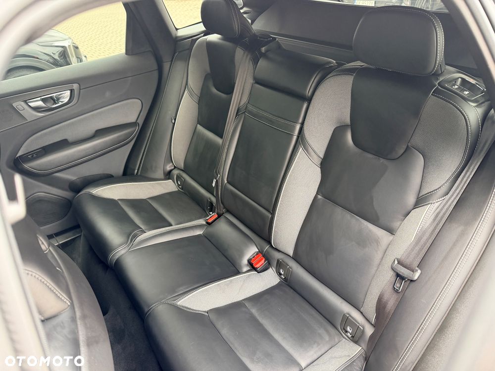 Volvo XC 60 T4 R-Design - 21