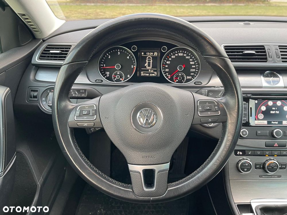 Volkswagen Passat 2.0 TDI Comfortline - 15