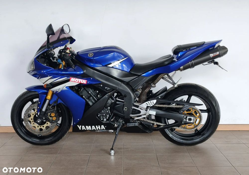 Yamaha R1 - 10